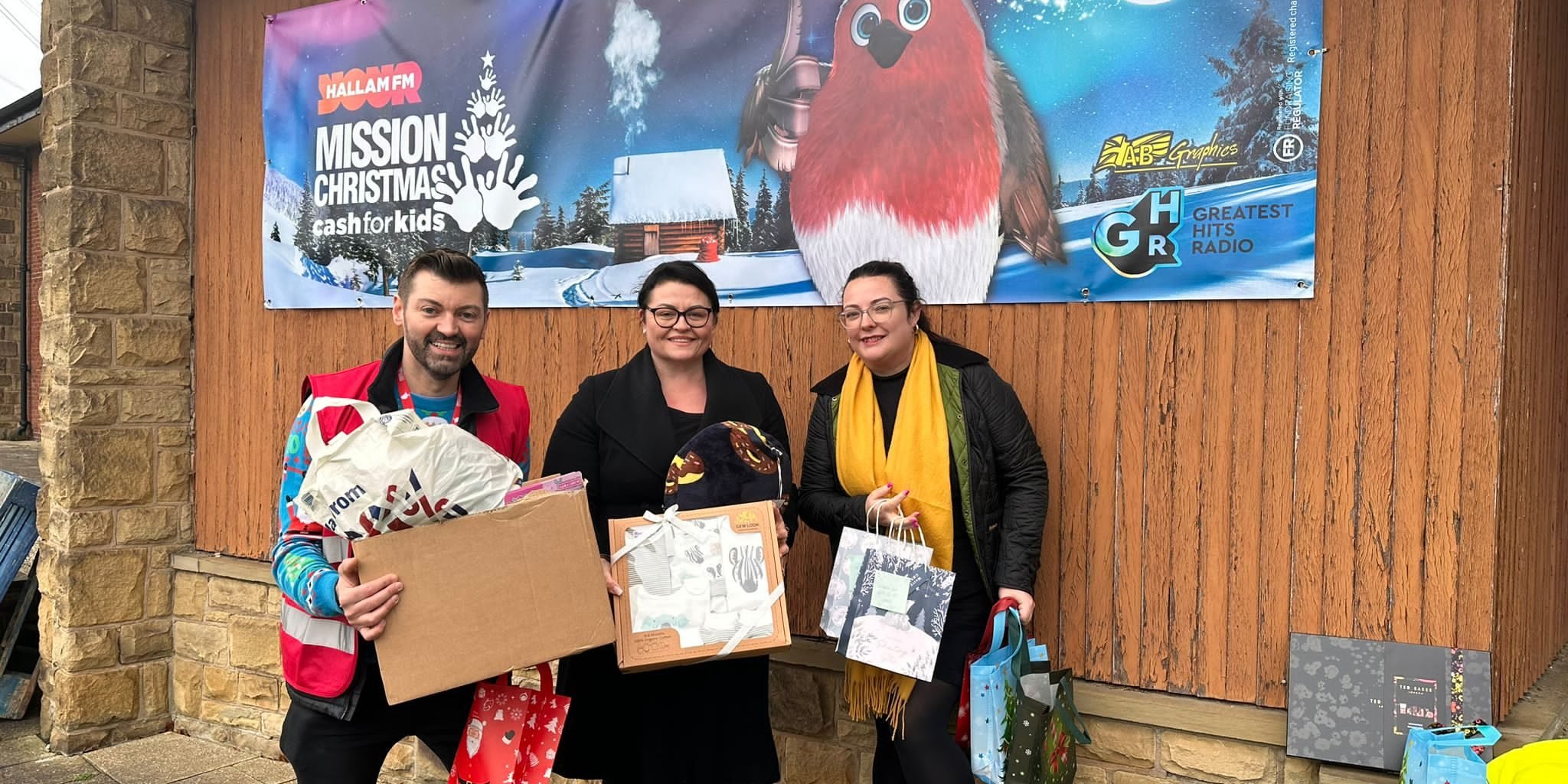 IMG-20231218-WA0000 Guardian Employees donating to Mission Christmas