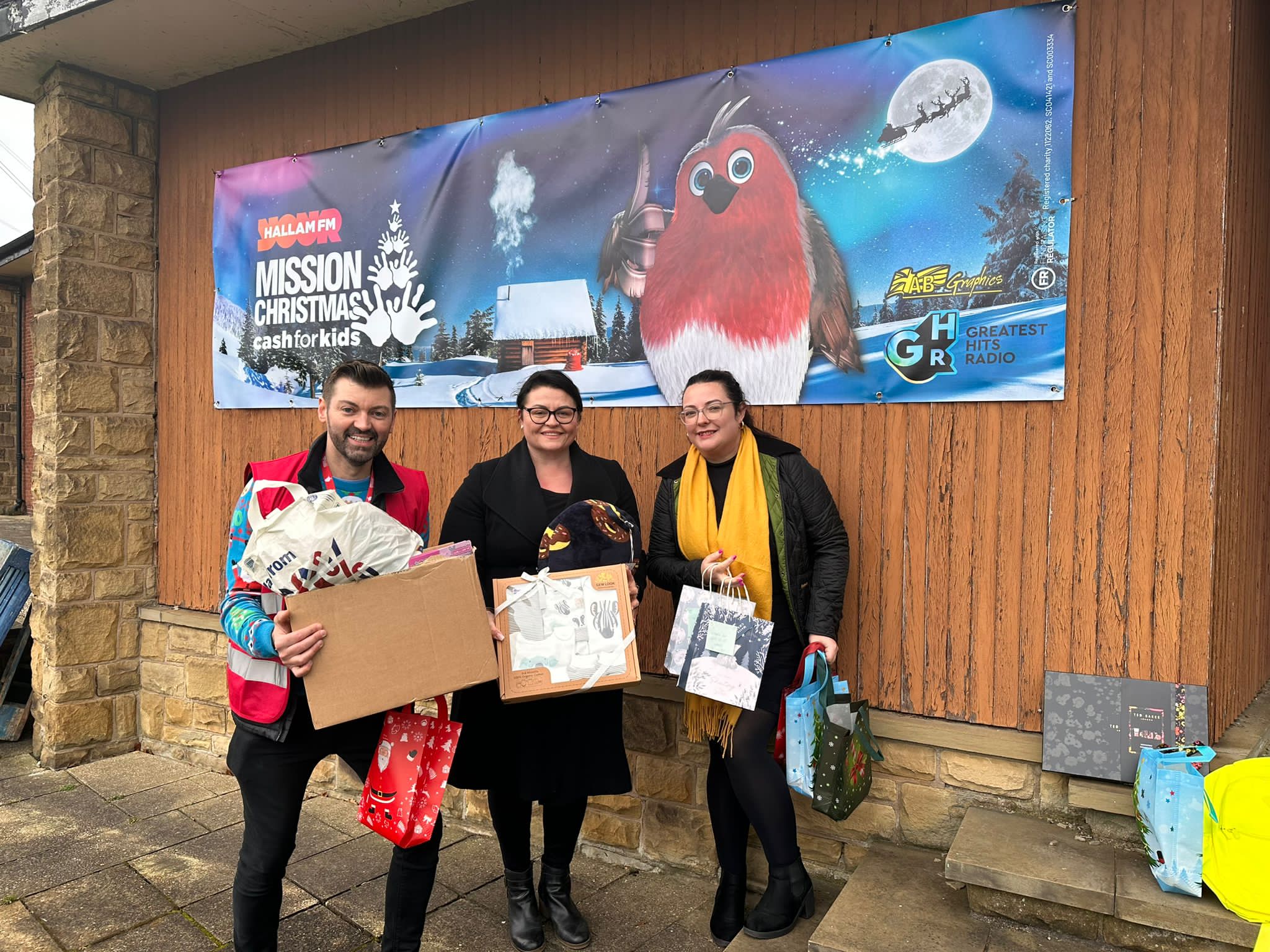 Guardian Employees donating to Mission Christmas